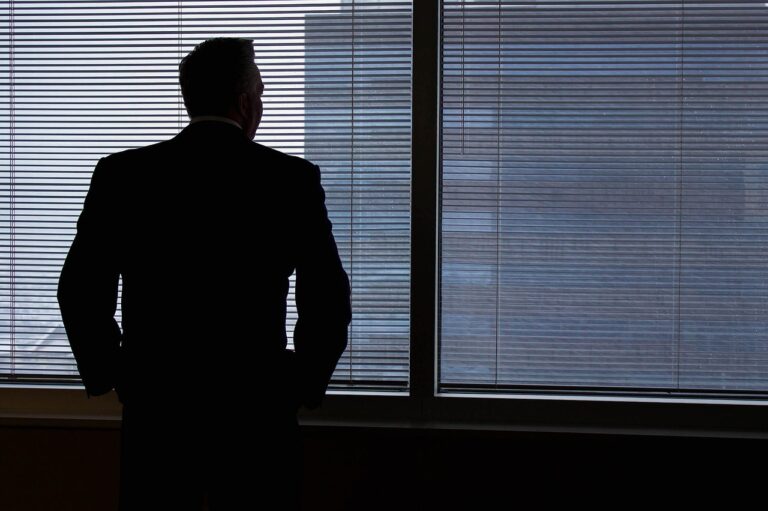 退職を考えているあなたが引き止められる理由と給料アップの可能性は？