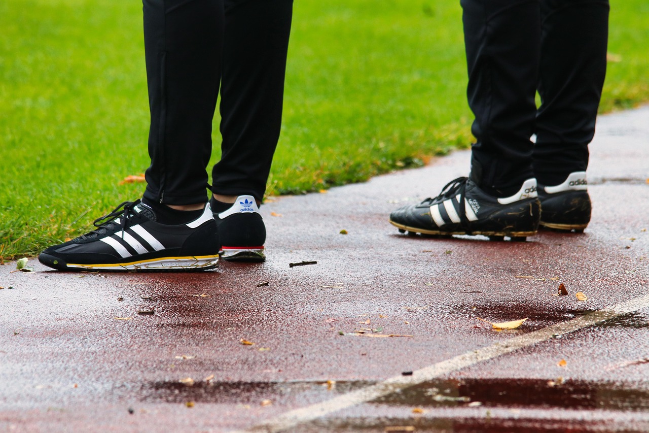 年収アップを狙うサラリーマンの転職と副業併用の方法は？